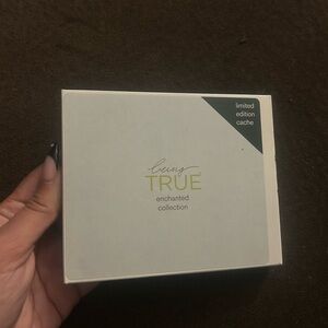 Being True Eyeshadow Palette